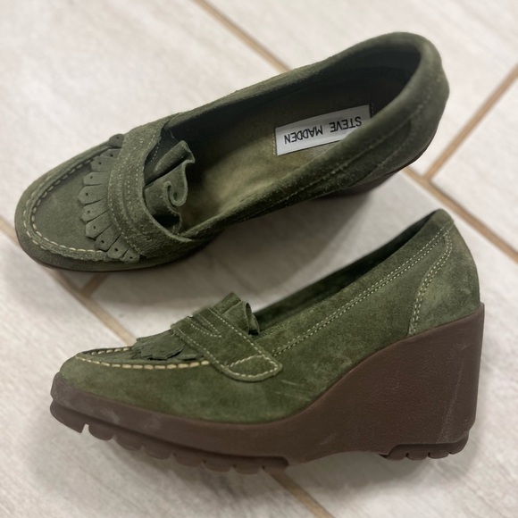 Steve Madden Forest Green Suede Leather Fringe Wedge Loafers with Rounded Toe - Picture 3 of 6